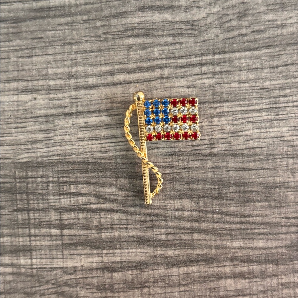 Gold Tone Rhinestone American Flag Lapel Pin – Patriotic Jewelry